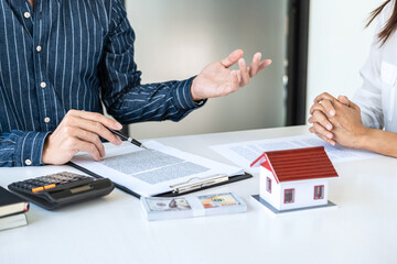 Estate broker agent help making the decision a home estate loan to customer