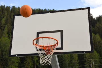basket palla pallacanestro sport giocare campo all'aperto 
