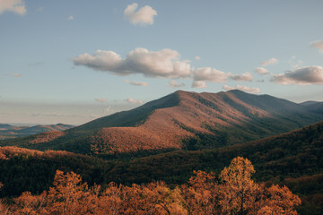 Fototapeta premium Mountain with clear blue sky overhead
