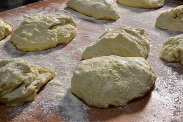 Pane in pasta  durante la lievitazione naturale. Grano duro siciliano e lievito Madre