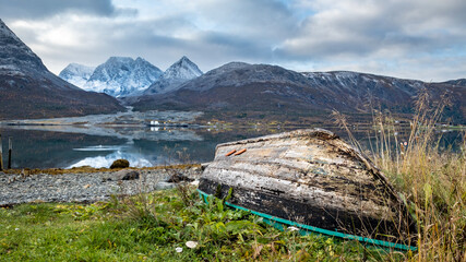 Auf der Küstenstrasse E91 in der Nähe von Lyngseldef, Nord Norwegen