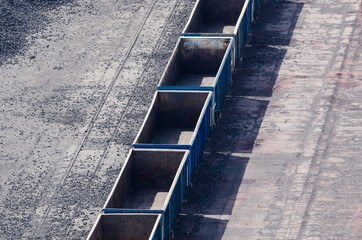 Obraz premium COAL WAGONS - Rail transport at the mineral and aggregate storage yard 