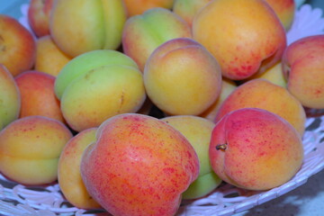 peaches in a basket