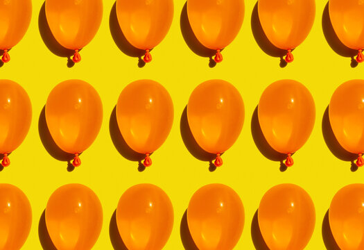 Pattern of rows of yellow water balloons