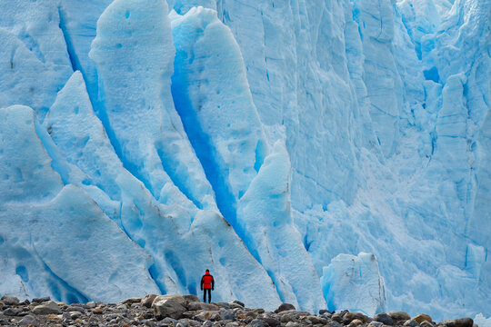 Man in front of Perito Moreno Glacier, El Calafate, Los Glaciares National Park, Patagonia, Argentina