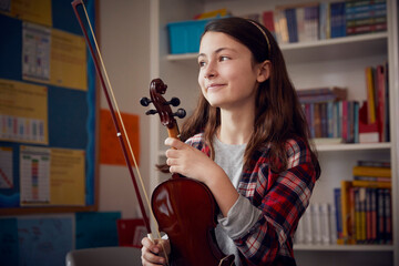Portrait of smiling girl with a violin
