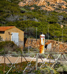 rostiger Gasboiler in den Bergen von Sardinien