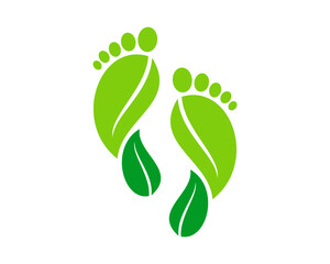 Nature healthy foot with green leaf