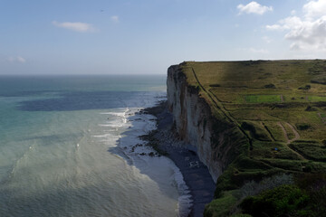 Fototapeta na wymiar Hiking trail on the cliff of the Normandy coast