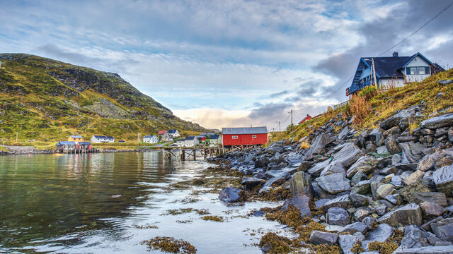 Die Bucht von Havoysund auf der Insel Havoya, Finnmark, Norwegen