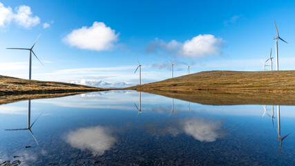 Der nördlichste Windpark der Welt auf der Insel Havoya, Finnmark, Norwegen