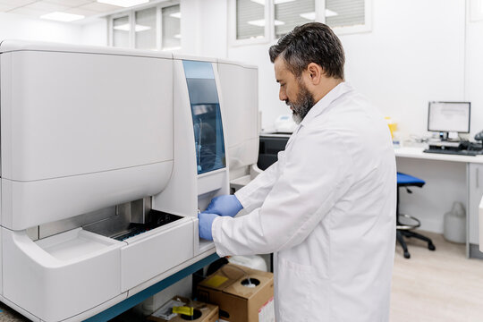 Medical teamwork working in a laboratory