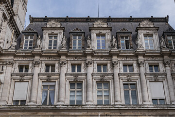 Fototapeta na wymiar Paris Hotel-de-Ville architectural fragments. Paris Hotel-de-Ville - Neo-Renaissance building of City Hall. Paris's City administration has been located on the same location since 1357. Paris, France.