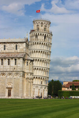 the monument of the leaning tower of Pisa built in marble in piazza dei miracoli