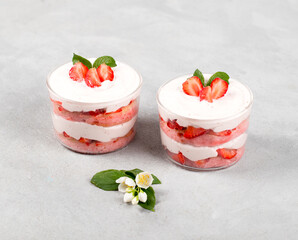 cake with strawberries