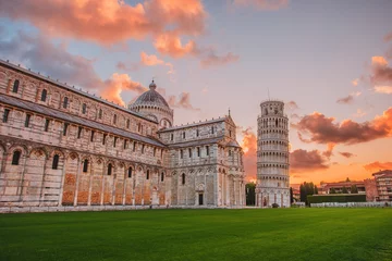 Photo sur Plexiglas the leaning tower of pisa at sunrise