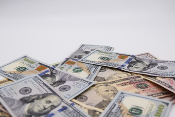 散らばるドル札