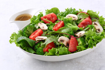 野菜サラダとドレッシング