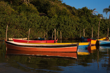 Rowing boats used to transport tourists at Guarda do Embaú Beach.
Palhoça - Santa Catarina - Brazil