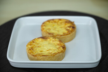 Deliciosos salgados quiches assados 