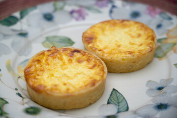 Deliciosos salgados quiches assados 