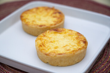 Deliciosos salgados quiches assados 