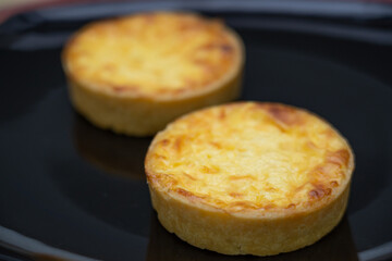 Deliciosos salgados quiches assados 