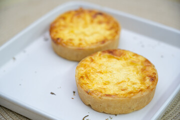 Deliciosos salgados quiches assados 