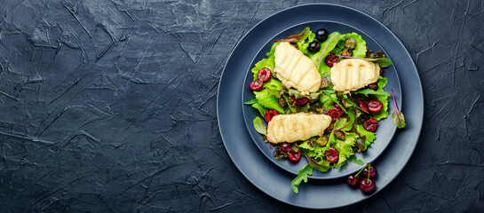 Summer green salad with berry.