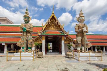 Naklejka premium Wat Phra Kaew and Grand Palace in sunny day.