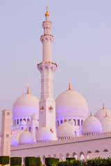 Fototapeta na wymiar sheikh zayed frand mosque in abu dhabi, unique architecture intended by late president of UAE sheikh zayed bin sultan al nahyen.
