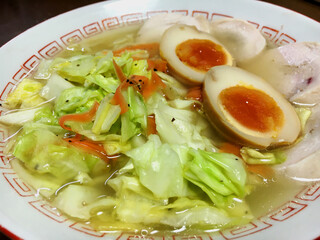 家庭の野菜炒め塩ラーメン