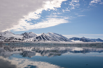 Fototapeta na wymiar Arctic glacier landscape-Svalbard, Northern Norway 