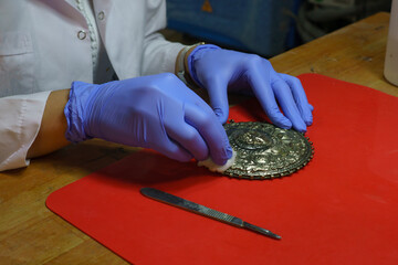 restoration of archaeological work. The master will close the scratch or metal surface repair tool.