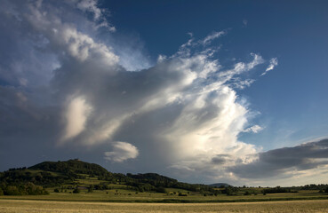 Gewitterzelle &uuml;ber dem Land