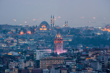 Naklejka premium Galata Tower and Suleymaniye Mosque at night in Istanbul, Turkey.