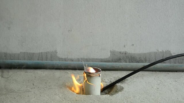 fill Weld Metal Powder in a ceramic mould, Welding copper ground wire (Exothermic Welding)