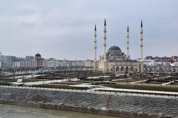 Fototapeta na wymiar Panorama of the city of Grozny, the mosque Heart of Chechnya, and the river Sunzha in granite banks. Russia, the North Caucasus.