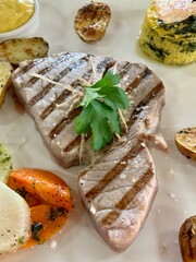 Steak de thon grillé mi cuit 