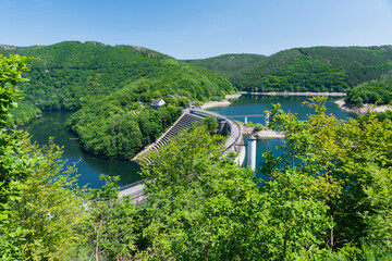 Die Urfttalsperre bei Vogelsang in der Eifel