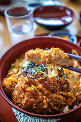 日本の食べ物　カツ丼