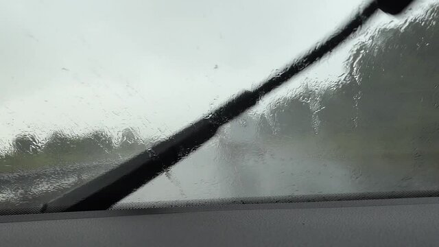 rouler sous la pluie