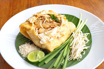 Pad Thai (Thai specialty stir-fried rice noodle)