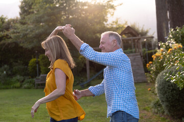 Caucasian senior couple at home in their garden © WavebreakMediaMicro