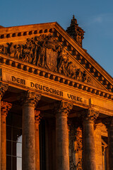 Berlin, Reichstag am Abend - 360190122