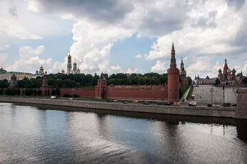 Obraz premium Panoramic view of the Moscow Kremlin and the Moscow River before a thunderstorm