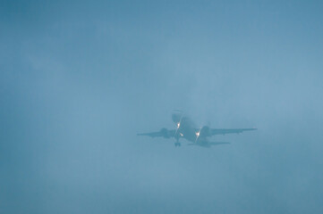 Fototapeta na wymiar The plane in the sky in low visibility situations landing