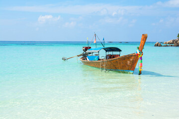 Fototapeta na wymiar beautiful beach and boat in tropical sea at lipe island ,satun Thailand
