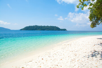 Fototapeta na wymiar beautiful beach and tropical sea at lipe island ,satun Thailand