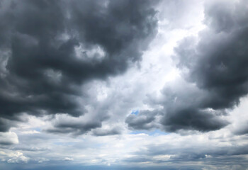 Obraz premium background blue sky clouds dramatic